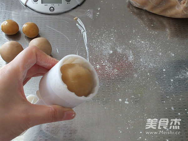 Cantonese-style Kidney Bean Filling Mooncakes recipe