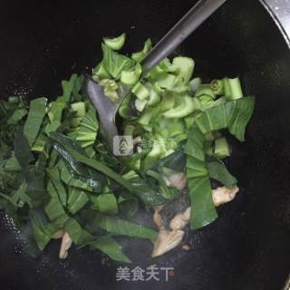 Finger Rice Cakes with Green Vegetables and Shredded Pork recipe