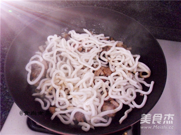 Stir-fried Udon Noodles with Lean Meat and Oyster Sauce recipe