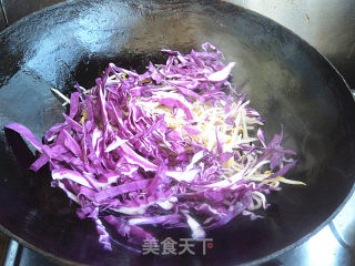 Purple Cabbage Fried with Silver Buds recipe