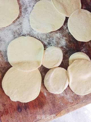 Steamed Buns with Chives, Sweet Potato Powder and Eggs recipe