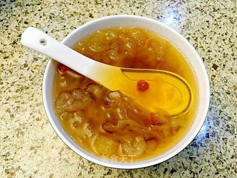 Stewed Hashima with Rock Sugar, Tremella and Wolfberry recipe