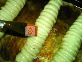 Caterpillar Bread with Cheese Raisin recipe