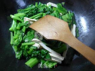 Stir-fried Rape Root with Tofu recipe