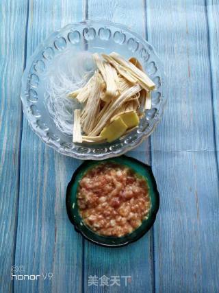 Vermicelli Soup with Green Vegetables and Minced Pork recipe