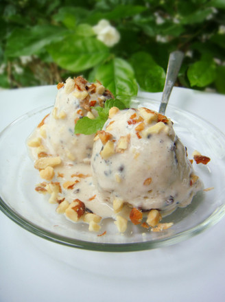 Glutinous Rice Ice Cream with Nuts and Blood recipe