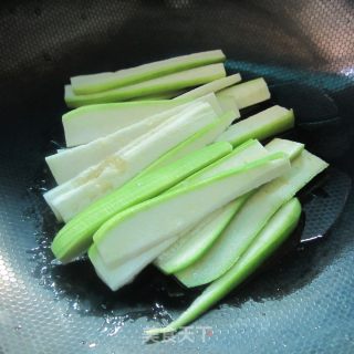 Loofah and Egg Noodles-light and Nutritious recipe