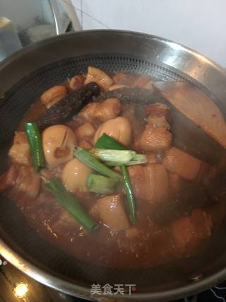 Braised Pork with Sea Cucumber and Egg recipe