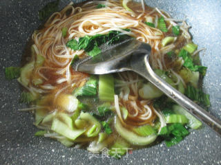 Roasted Duck Noodles with Green Bean Sprouts and Vegetables recipe