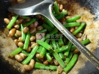 Stir-fried Plum Beans with Peanuts recipe