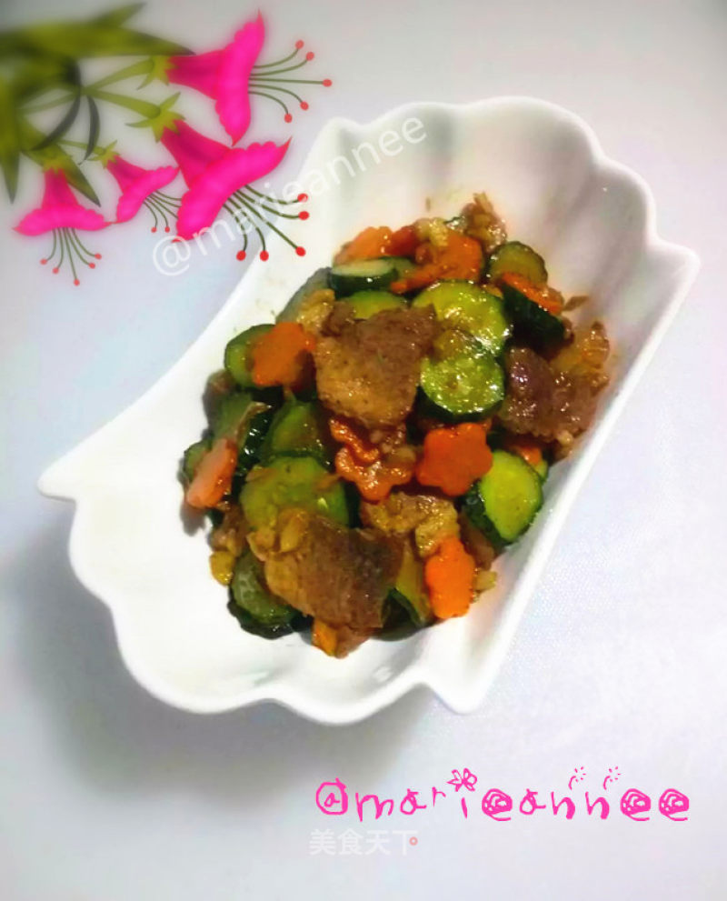 Stir-fried Pork with Cucumber and Carrot recipe