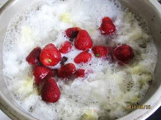 Strawberry Stewed Tremella recipe