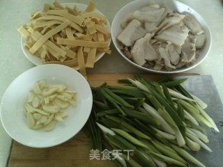 [little Daughter-in-law Home Cooking]——thousands of Garlic Seedlings Twice Cooked Pork recipe