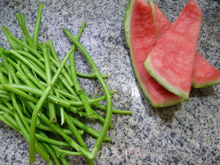 Watermelon Rind Mixed with Spinach Stem recipe