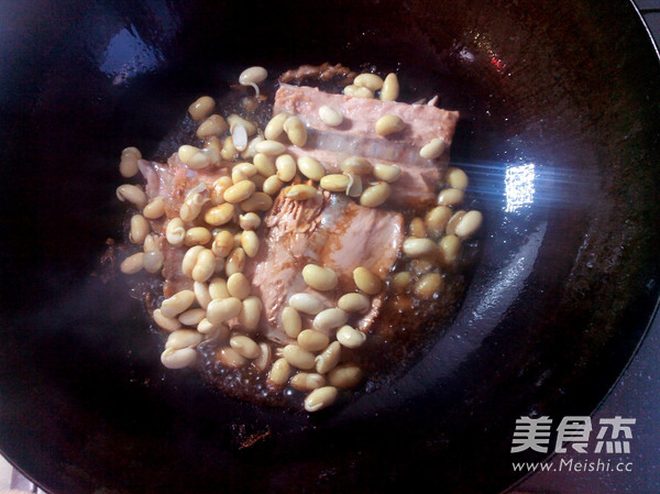 Salmon Steak Stewed with Soybeans recipe