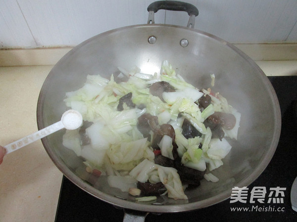 Hot and Sour Black Fungus Cabbage recipe