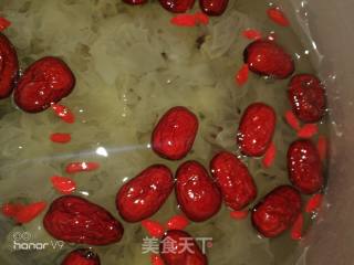 Longan, Lotus Seed and Tremella Soup recipe