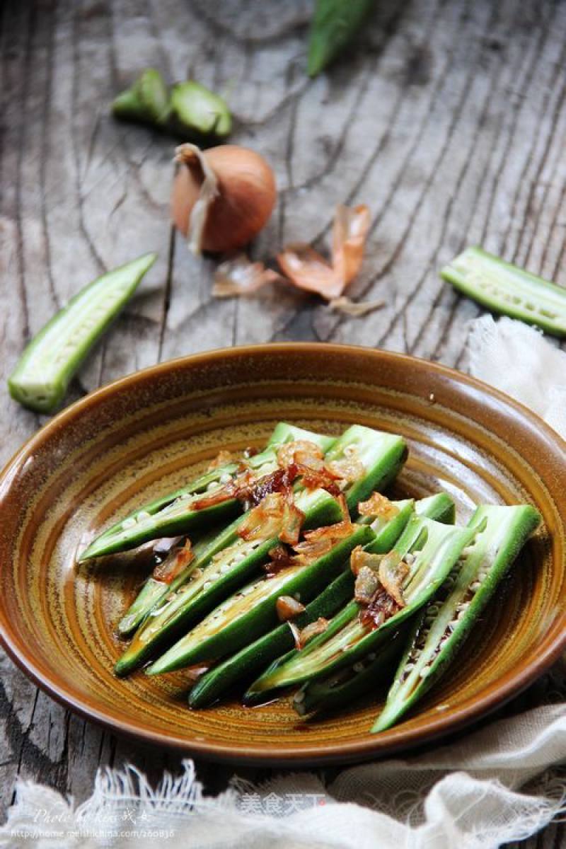 The Most Nutritious Way to Eat Okra---steamed Okra with Red Onion Crisp recipe