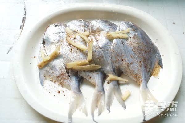 Sugar Steamed Pomfret recipe