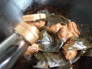 Twice-cooked Pork Ribs Braised Kelp recipe