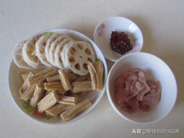 Stir-fried Pork with Spicy Beancurd and Lotus Root recipe