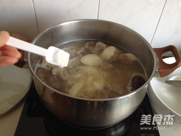 Hericium and Taro Milk Big Bone Soup recipe