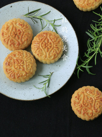 Mooncakes with Egg Yolk and Lotus Seed Paste