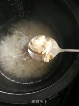 Fresh White Fungus Soup recipe