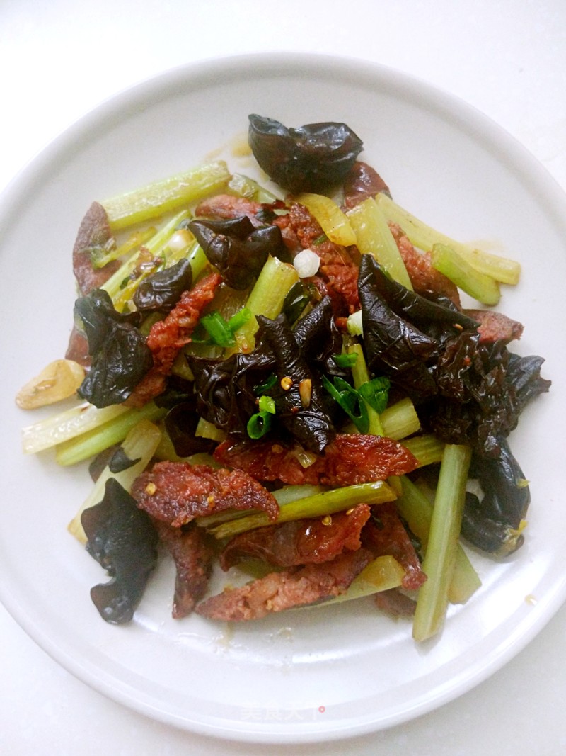 Celery Stir-fried Sausages recipe
