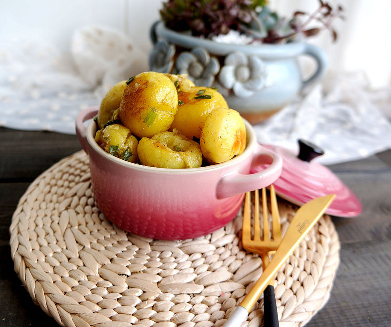 Pan-fried Baby Potatoes with Cumin recipe