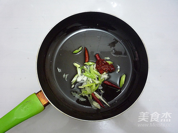 Stir-fried Shredded Tripe with Green Garlic recipe