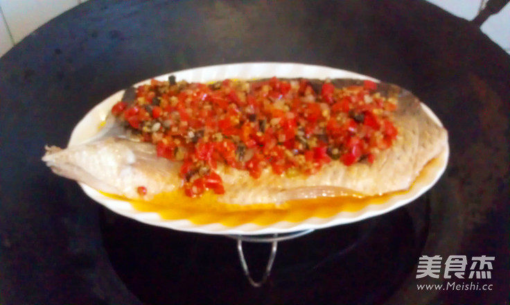 Steamed Fish with Basil Chopped Pepper recipe