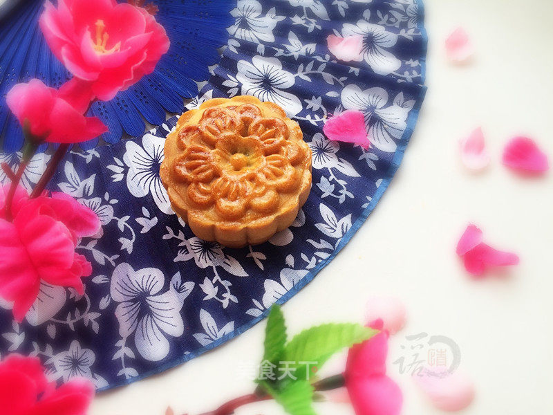 Mooncake with Lotus Seed Paste and Egg Yolk recipe