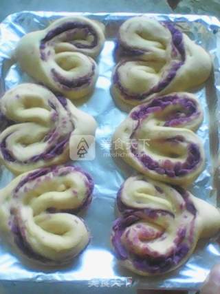 Purple Sweet Potato Heart-shaped Bread recipe