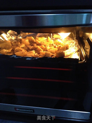 Potato Chunks with Olive Oil and Black Pepper recipe