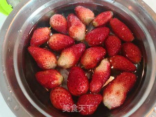 Strawberry Sago Mixed with Old Yogurt recipe