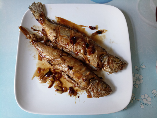 Grilled Yellow Croaker with Garlic recipe