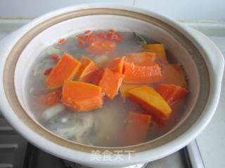 Papaya, Wolfberry and Crucian Carp Soup recipe
