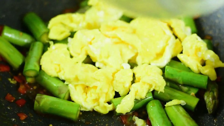 Scrambled Eggs with Chopped Pepper and Asparagus recipe
