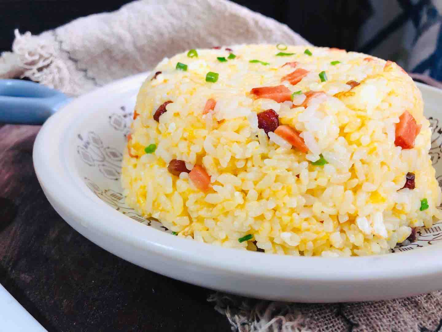 New Tricks Can be Made with Overnight Rice, Golden Fried Rice, for Adults and Children recipe