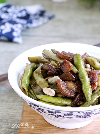 Braised Pork with Mixed Beans recipe