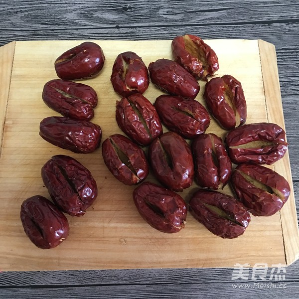 Apple Stuffed Glutinous Rice Dates recipe