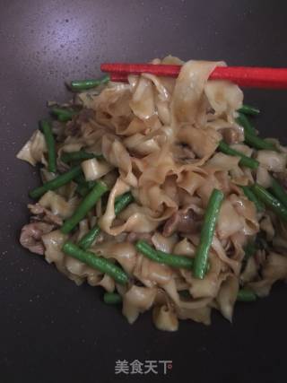 Braised Noodles with Beans recipe