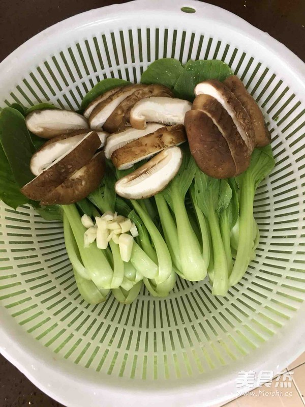 Shanghai Green Stir-fried Shiitake Mushrooms recipe