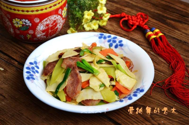 Stir-fried Sausage with Winter Bamboo Shoots recipe