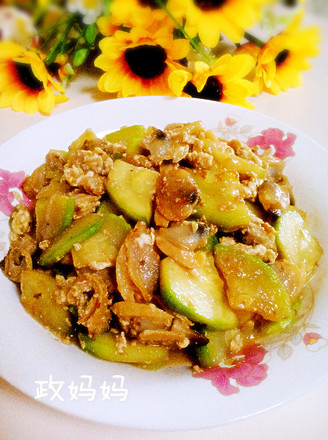 Stir-fried Clam Meat with Squash recipe