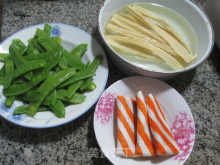 Fried Snow Peas with Yuba and Shrimp Cake recipe