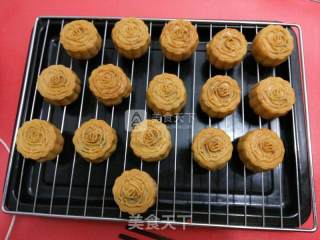 Cantonese-style Egg Yolk Chestnut Mooncakes recipe