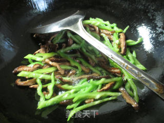 Stir-fried Mung Bean Sprouts with Mushrooms and Peppers recipe