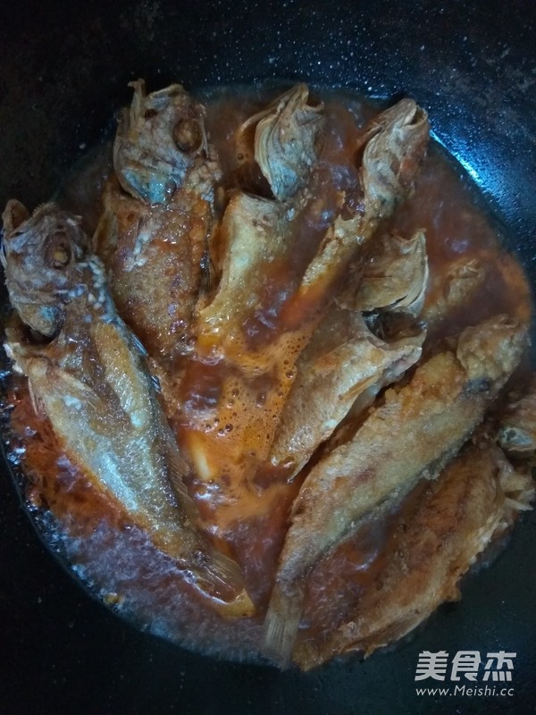 Braised Small Yellow Croaker in Korean Spicy Sauce recipe